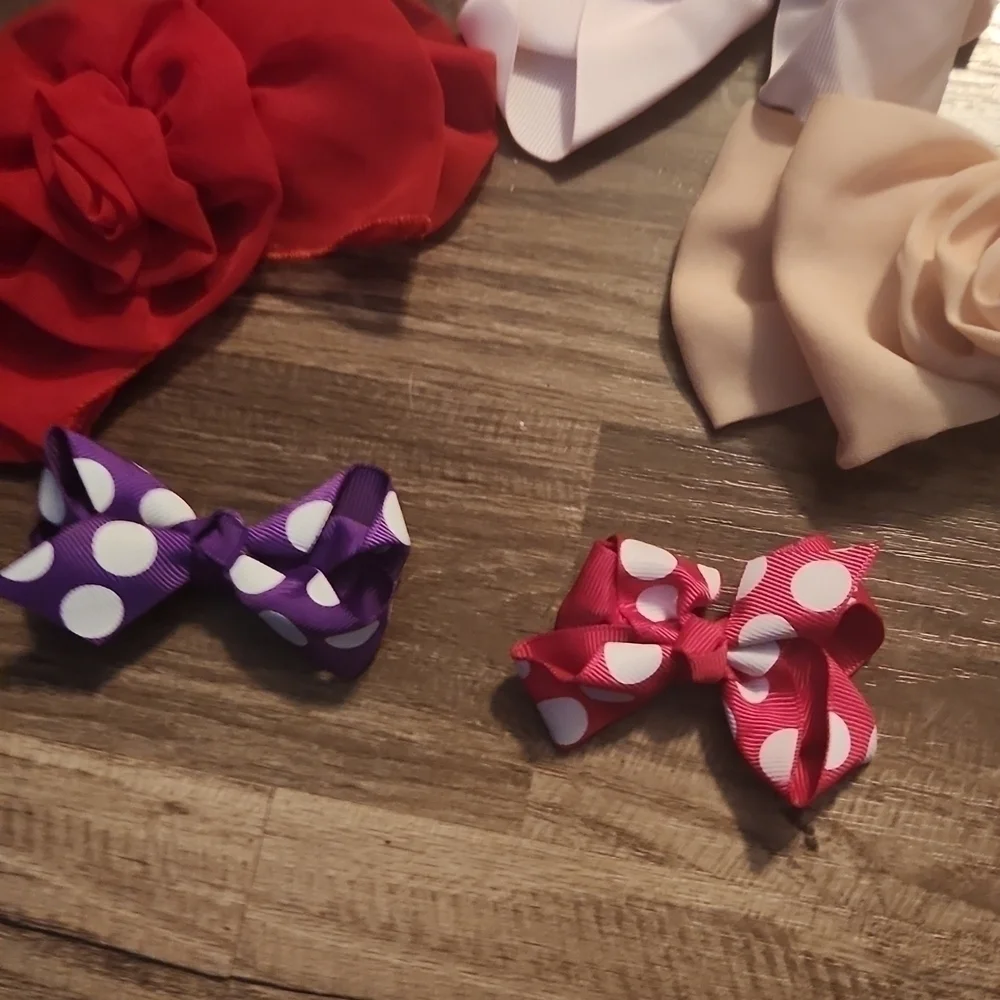 HAIRBOWS 22 Little Girls' Clip Hairbows. Several Have Ouchless Covered Clip.